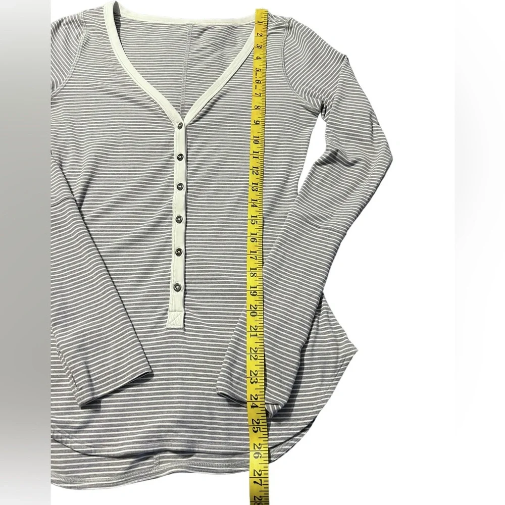 Lululemon Awesoma Henley Hyper Stripe Heathered Slate Ghost Size 4 - Picture 8 of 8